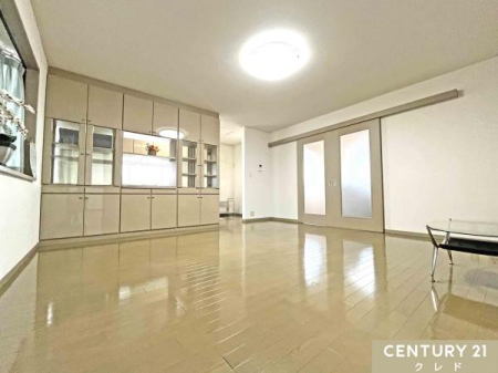 ���r���O �y2�K�@LDK15���z
�L�b�`���E���r���O���ꏏ�ɂȂ�����̊��̂��郏���t���A���r���O�B�v���v���̎��Ԃ��߂����Ă��Ă��A�q����������ł����Ԃł��B