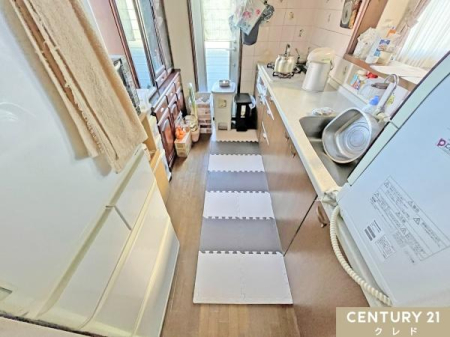 �L�b�`�� �y2�K�L�b�`���z
1�A2�K���ꂼ��ɃV�X�e���L�b�`��������܂��B��Ԃ̂�����Ȃ��@�\���ƃf�U�C���������˔������g������̗ǂ��V�X�e���L�b�`���B