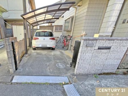 ���ԏ� 1�䒓�ԉ\�ȃJ�[�X�y�[�X�i�Ԏ�ɂ��j
��؂Ȃ��Ԃ��J�⎇�O��������J�[�|�[�g�t���B
���ււ̃A�v���[�`�ɂ͈��S�Ȏ肷�肪�t���Ă��܂��B