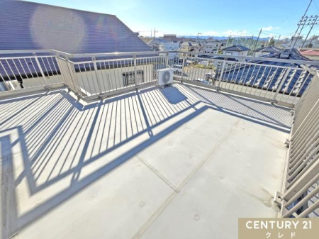 �o���R�j�[ �y���ォ��̒��]�z
�����炵���ǂ��A�S�n�悢���������������ԁB
�J�������ӂ�钭�]�ŉƎ���׋��̍��ԂɋC���]���ł��܂��ˁB