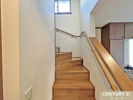 ���̑����� �y�肷��t���K�i�z
�肷��̕t�����K�i�͓]�|�Ȃǂ̎��̖h�~�ɂȂ���܂��B�ו��������Ă���Ƃ��ȂǁA�K�i�̏���~��̕��S�����Ȃ��A���N�z�̕��⏬���Ȃ��q�l�����S�ł��I