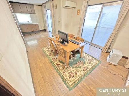 ���r���O �y1�K�@LDK15���z
�a���ƂȂ��鉜�s���̂����ԁB
�Ƌ�̔z�u�����₷���A���Ƒ����ꂼ��̂��났�X�y�[�X���m�ۂł����Ƃ�̍L���ł��B