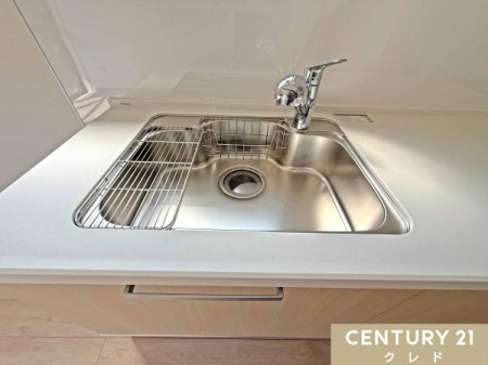 �L�b�`�� �y�V���N�z
��Ƃ肠��傫���̃X�e�����X�V���N�́A����M�������ۂ���܂�g���₷���B
�֗��Ȑ��؂胉�b�N�ƃo�X�P�b�g�𑕔��B