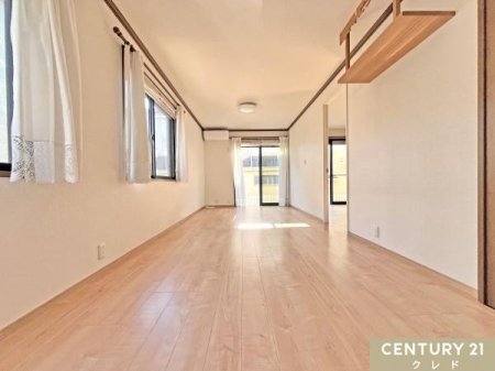 ���r���O �Ƌ�z�u�����₷���c���̃��r���O�_�C�j���O�B
���邢�t���[�����O�Ŏ����̈�ۂ��y�₩�ɁB�����̎��Ԃ�S�n�悭�߂����܂��B