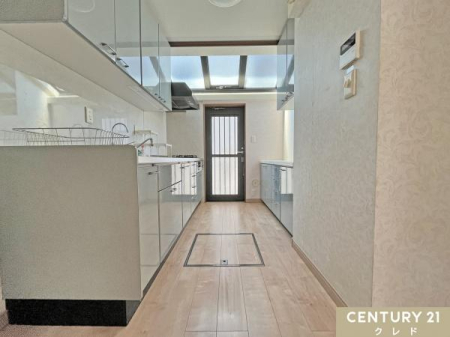 �L�b�`�� �V��������炩�Ȏ��R��������A���邢�L�b�`���X�y�[�X�I
���������Ԃ́A��ƒ������E�����邭�A�����̉Ǝ����͂��ǂ�܂��B