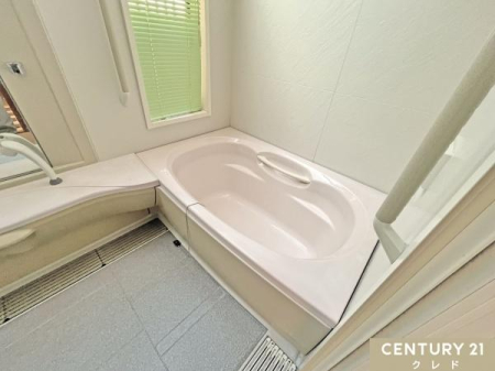 ���� ����̔�������S�n�ǂ��o�X���[���B
���C�����₷�����A����������x����肷��A�g���₷���J�E���^�[�ȂǓ��X�̎g������ɔz���B