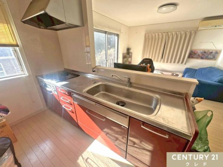 �L�b�`�� �y1�K�@�L�b�`���z
1�K��2�K���ꂼ��ɃV�X�e���L�b�`����ݒu�B
���r���O�ƂȂ���ΖʃX�^�C���ŁA���������Ƒ��Ɖ�b�����₷���݌v�ł��B