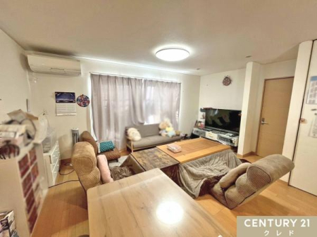 ���r���O �y2�K�@LDK21.18���z
�Ƌ��u���Ă���Ƃ肠�铮�����m�ۂł���20�����̍L���B
���r���O�𒆐S�Ƃ����݌v�Ŏ��R�ƃR�~���j�P�[�V���������܂ꂻ���ł��B