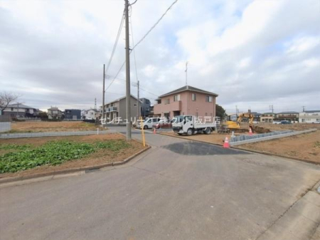 �O�ʓ��H�܂ތ��n�ʐ^ ����������u��z�s�v�w�k��12���B
����@�ւ⏤�Ǝ{�݂��k�������ɏ[�������Z�ݗǂ����ł��B