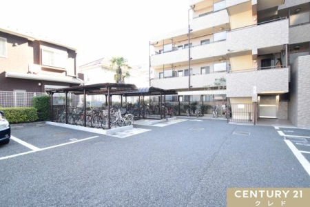 ���̑����p�� �y���֏�z
�ʋ΁E�ʊw�Ȃǎ��]�Ԃ����g���̂��Ƒ������֏�������p���������܂��B
�����̕t�������փX�y�[�X�͉J�Ȃǂɂ��K���玩�]�Ԃ����܂��B