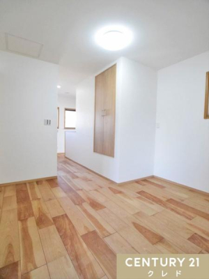 ���̑� ���邭�J���I��2�K�z�[���B���������X�y�[�X��A������Ƃ����Ǐ��R�[�i�[�Ƃ��Ă����p�\�B�Ƒ��̓����ɂ�Ƃ���������A��炵�̉��K�������߂��ґ�ȋ�Ԑ݌v�ł��B