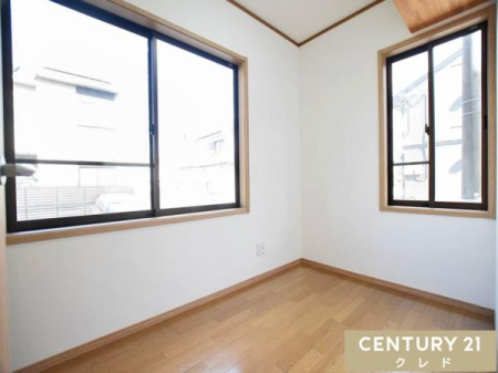 ���r���O�ȊO�̋��� �y�T�[�r�X���[��3���z
�e�[�u����I��ݒu����΁A�׋���e�����[�N�A�Ƒ��Ŏg�����L���[�Ƃ��Ă��劈��B��炵�ɍ��킹�Ď��R�Ɏg����֗��ȋ�Ԃł��B