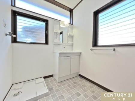 ���ʑ�E���ʏ� ���ʎ��͗ߘa6�N�ɐ��ʉ��ϑ�A�N�b�V�����t���A��V�K�����B
�|�������₷���A�������Ɩ��邳���������ԂƂȂ��Ă���܂��B