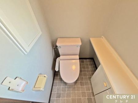 �g�C�� �����ɂ͎��[�t���B
�X�y�[�X�̍L����ۂ��A���[����邱�ƂŌ���ꂽ�X�y�[�X�ł������₷���A�|���Ȃǂ��s���₷���悤�H�v���{�����Ă��܂��B