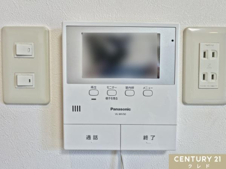 ���̑� �yTV���j�^�[�t���C���^�[�z���z
���ւ��J����O�ɉf���E�����ő�����m�F�ł��A�h�Ɩʂɔz���B���q�l�̂�����Ԃ�P�g�̕��ɂ��S�����ݔ��ł��B
���r���O���烏���^�b�`�ŉ��΂ł��܂��B