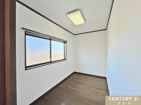 ���[ �y�[��3.5���z
�[�˂͋G�ߕ��̈ߗނ�|������Ȃǂ𐮗����ĕۊǂ���ꏊ�Ƃ��Ă����p�ł��܂��B
���[�{�b�N�X�Ȃǂ𗘗p����Ύg�������UP���܂��B