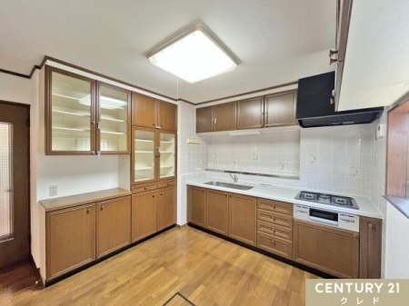 �L�b�`�� �yDK7���z
7���̂�Ƃ���������L�b�`���͏W�����Ă��������ł���Ǖt���^�C�v�̃L�b�`���ł��B
���[����ɂȂ����V�X�e���L�b�`���͂��������̓������m�ۂ��܂��B