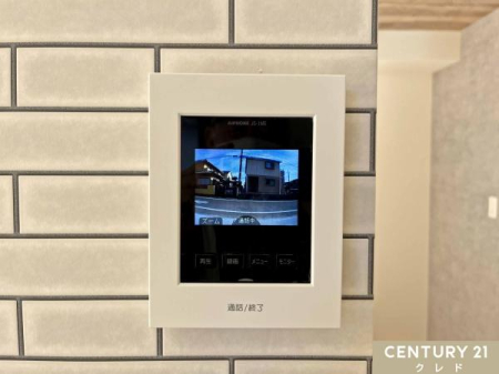 ���̑� �yTV���j�^�[�t���C���^�[�z���z
���ւ��J����O�ɉf���E�����ő�����m�F�ł��A�h�Ɩʂɔz���B���q�l�̂�����Ԃ�P�g�̕��ɂ��S�����ݔ��ł��B
���r���O���烏���^�b�`�ŉ��΂ł��܂��B