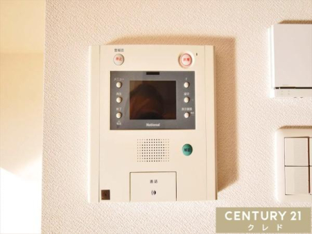 ���̑� �yTV���j�^�[�t���C���^�[�t�H���z  
���K�҂̎p�������̃��j�^�[�Ŋm�F�ł�����S�̐ݔ��B  
�Z�[���X�Ȃǂ̑Ή����T�������Ƃ���A���q�l�̂�����Ԏ��ɂ��S�����@�\�ł��B