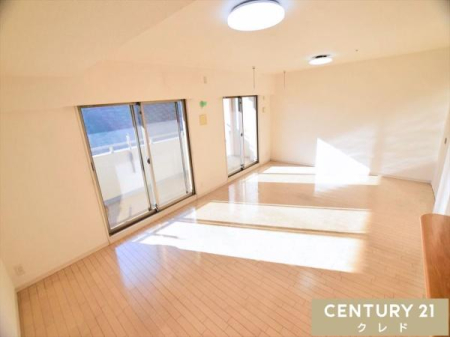 ���r���O �yLDK17.1���z
�쐼���ɊJ������݂������r���O�́A���邢���������Ղ�Ɠ��鋏�S�n�̗ǂ���ԁB
���Ƒ��݂�Ȃ����R�̂ŐS�n�ǂ��߂������Ƃ��ł��܂��B