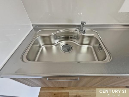 �L�b�`�� �y�L���T�C�Y�Ŏg������̂悢�V���N�z
�傫�ȃV���N�͂�������H��̐􂢕����y�ɍs���܂��B
�傫�Ȃ�����X�g���X�t���[�Ő􂦂�L���V���N�ɖL�x�Ȏ��[��z�����g���₷���d���̃L�b�`���ł��B