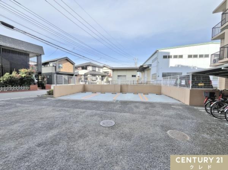  �~�n���ɕ��ʃ^�C�v�̒��ԏꂪ����܂��B�󂫂̏ꏊ��ԃT�C�Y�̐���������܂��̂ŁA����]�̏ꍇ�͂��C�y�ɂ��m�F���������܂��B�i���z9000�~�j