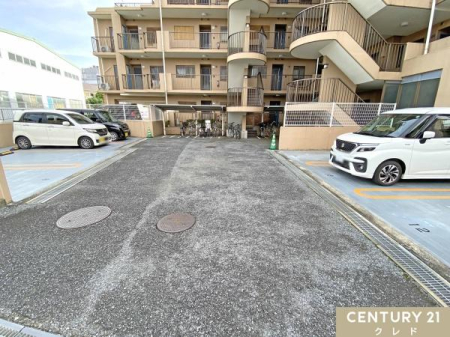  �~�n���ɕ��ʃ^�C�v�̒��ԏꂪ����܂��B�󂫂̏ꏊ��ԃT�C�Y�̐���������܂��̂ŁA����]�̏ꍇ�͂��C�y�ɂ��m�F���������܂��B�i���z9000�~�j