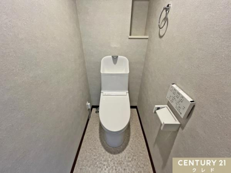 �g�C�� ���֍��t���̃g�C���͗l�X�ȋ@�\�ɂ���ĉ��K�������܂�܂��B
�ǖʂɃ����R����ݒu���邱�Ƃɂ��A�y�Ȏp���ł̑��삪�\�ł��B