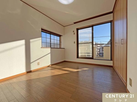 �q������ �y�m��6���z
�q�������Ƃ��Ă��g�p�ł���6���̍L���B������[�A�V�уX�y�[�X�ȂǁA�q���̐����ɍ��킹�������Ƃ��Ċ��p�ł��܂�