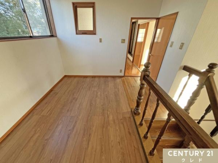 ���̑����� �y�M�������[�z
�K�i���オ������ɂ���A��Ƃ�̂���z�[���X�y�[�X�B���C�ɓ���̊G���ʐ^����������A�ϗt�A����u������ƏZ�܂����̌���\������X�y�[�X�Ƃ��čœK�ł��B