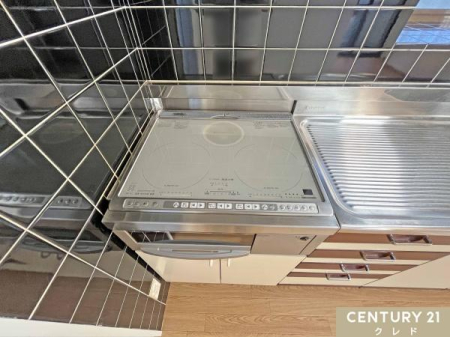 �L�b�`�� IH�N�b�L���O�q�[�^�[���̗p�����L�b�`���B
�t���b�g�ȓV�͖�������T�b�ƂЂƐ@���Ő�����ۂĂ�̂ŁA�����̂��������ȒP�ł��B