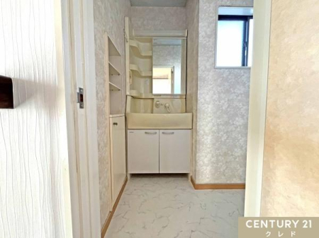 ���ʑ�E���ʏ� 2�K�g�C���͐��ʑ��݂��A�g�p��̎�􂢂��X���[�Y�B�q���ʂɂ��z�����ꂽ�d�l�ł��B