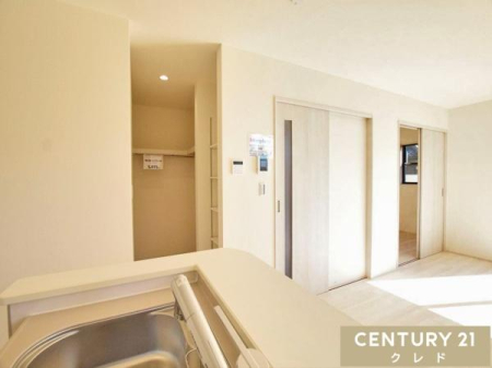 ���r���O -