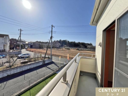 �o���R�j�[ 2�����ɕ����ꂽ�o���R�j�[�͂ǂ������ɖʂ��Ă��܂��B
�Ƒ��Ԃ̃v���C�o�V�[���m�ۂł��A�����ɂ��g���ȗz����������邱�Ƃ��ł��܂��B