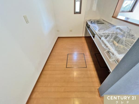 �L�b�`�� ���[�L�x�ȃV�X�e���L�b�`���͓����ɂ�Ƃ�����A�Z��Ԃ��L���m�ہB
�L�b�`���c�[���Ȃǂ���������Ǝ��[���邱�Ƃ��ł������̂������₨�|�������K�ɍs�����Ƃ��ł��܂��B