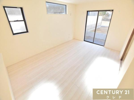 ���r���O -