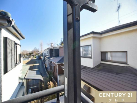 �Z�˂���̒��]�ʐ^ �o���R�j�[����̒��]�ł��B�ՐÂȏZ��X�Ȃ�ł̗͂������������͋C�̒��ŁA���₩�ȓ�������߂������������܂��B