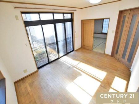 ���r���O �傫�ȑ|���o�������炽���Ղ�Ɨz�����������邢���r���O�B�אڂ���a�����J������΁A���L�X�Ƃ�����ԂɂȂ�܂��B