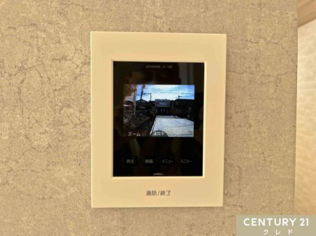 ���̑� �yTV���j�^�[�t���C���^�[�t�H���z  
���K�҂̎p�������̃��j�^�[�Ŋm�F�ł�����S�̐ݔ��B  
�Z�[���X�Ȃǂ̑Ή����T�������Ƃ���A���q�l�̂�����Ԏ��ɂ��S�����@�\�ł��B