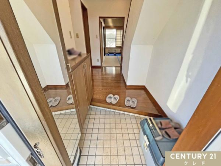 ���� �V���[�Y�{�b�N�X�̔��ɂ͑傫�Ȏp�����t���Ă���A���o�����O�̐g�����Ȃ݃`�F�b�N�ɔ��ɕ֗��I���̕����܂Ŏ����������A�J�������������܂��B