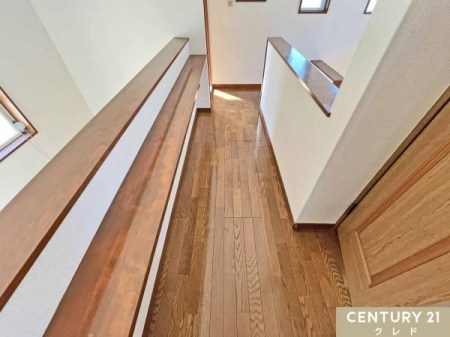 ���̑����� �y2�K�L���z
�L���̃J�E���^�[�́A���C�ɓ���̎ʐ^��G�݁A�ϗt�A���Ȃǂ�����M�������[�X�y�[�X�Ƃ��Ă����p�ł��܂��B