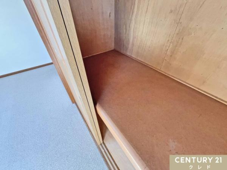 ���[ �y���[�z
�e�����Ɏ��[�X�y�[�X������̂Ń^���X�Ȃǂ̎��[�Ƌ���Ȃ��ς݁A�Z��Ԃ����L���m�ۂł��܂��B