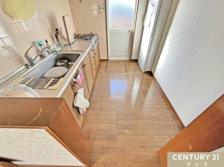 �L�b�`�� �ؖڒ��̔��������݂�����������A�������̂���L�b�`���B�V���N���L�߂Ŏg���₷���A�����̗��������K�ɃT�|�[�g�I���ɂ͏����������S�~�o�����֗��B