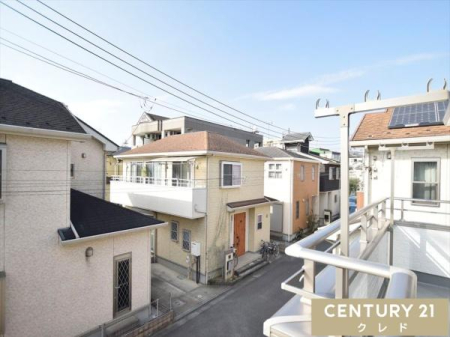 �Z�˂���̒��]�ʐ^ �o���R�j�[����̒��]�ł��B�ՐÂȏZ��X�Ȃ�ł̗͂������������͋C�̒��ŁA���₩�ȓ�������߂������������܂��B