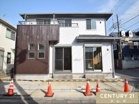 �O�ʓ��H�܂ތ��n�ʐ^ �V�K���O�����t�H�[���ς݁I�쓌�p�n�ŗz����ǍD��4LDK�I
���ӂɂ̓X�[�p�[�Ȃǂ̏��Ǝ{�݂ɉ����A����@�ւ��[���B�q��Đ��тɂ��������A�֗��ň��S�ȏZ���������Ă��܂��B