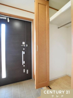 ���� ���o�����O�ɃT�b�ƉH�D���悤�A�R�[�g�ނ����[�ł���n���K�[�p�C�v�t���̌��֎��[�B�ԕ���z�R���������Ɏ������܂��ɍς݉q���I�ł��B