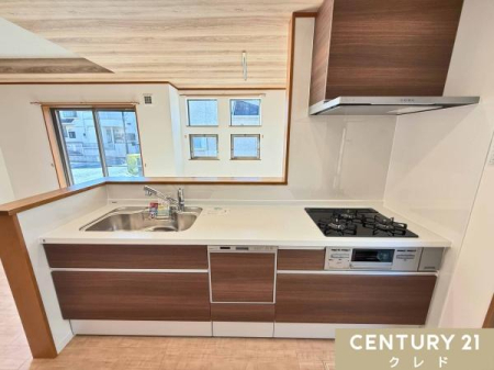 �L�b�`�� �V�i�̃V�X�e���L�b�`���Ɍ����ς݂ł��B3���R������򐅋@�A�H��@�ȂǁA���������T�|�[�g����@�\���[���B���������ӂ���ԂŁA�����̉Ǝ����y�����Ȃ肻���ł��B