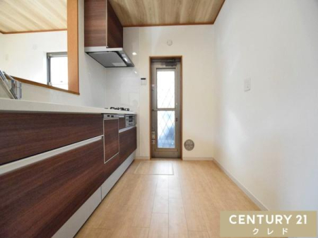 �L�b�`�� �L�b�`���͑�l2�l������ł���Ƃ�̂���L���ŁA�����̉Ǝ��̎��Ԃ����K�ɁB
�����������A������ƊO�ɏo��������A�S�~�o���̍ۂɂ��֗��ł��B