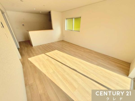 ���r���O -