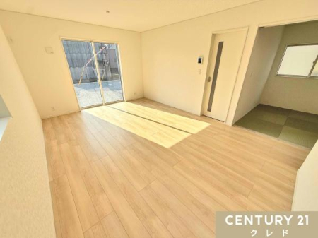 ���r���O -